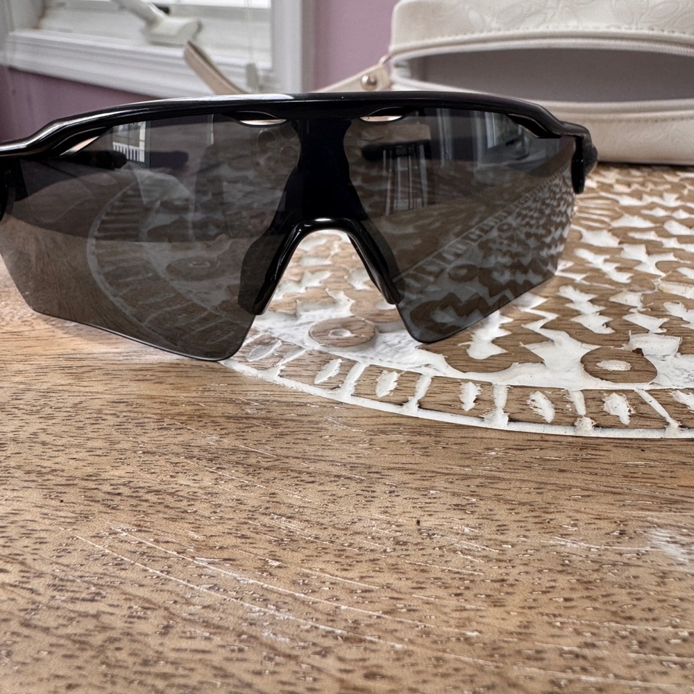 Oakley Radar Shield Sunglasses – Black Frame / Black Lens – Good Condition